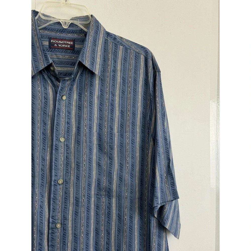 Lot of 2 Roundtree & Yorke Shirts Mens Large Printed Design Button Up Blue Rayon